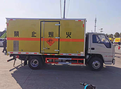 弥渡爆破器材运输车
